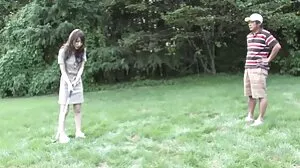 Princesse au vidéo pornographique gratuit bord de la piscine