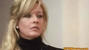 Le trou vidéos porno avec des femmes du cul chevronné de Ryan Conner reçoit un creampie