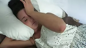 Black Moving Guys avec film vidéo porno gratuit de grosses bites DP Bossy Asian Slut May Thai GP2149