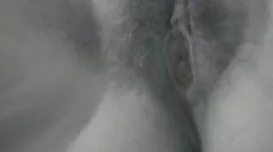 Mei Haruka suce une bite porno xnxx gratuit avant de se faire baiser brutalement